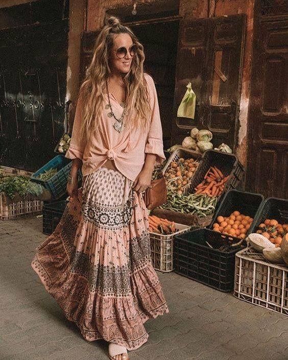 Hippie Style Fall Outfit | Boho outfits, Boho floral maxi dress .