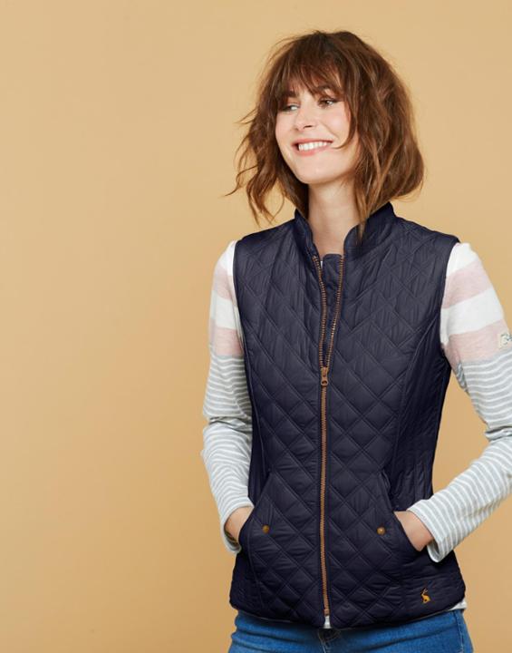 15 Best Ways on How to Wear Quilted Vest for Women - FMag.c
