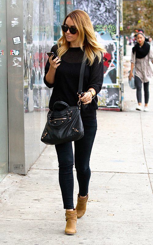 Love this casual look that LC rocks so easily. All black .