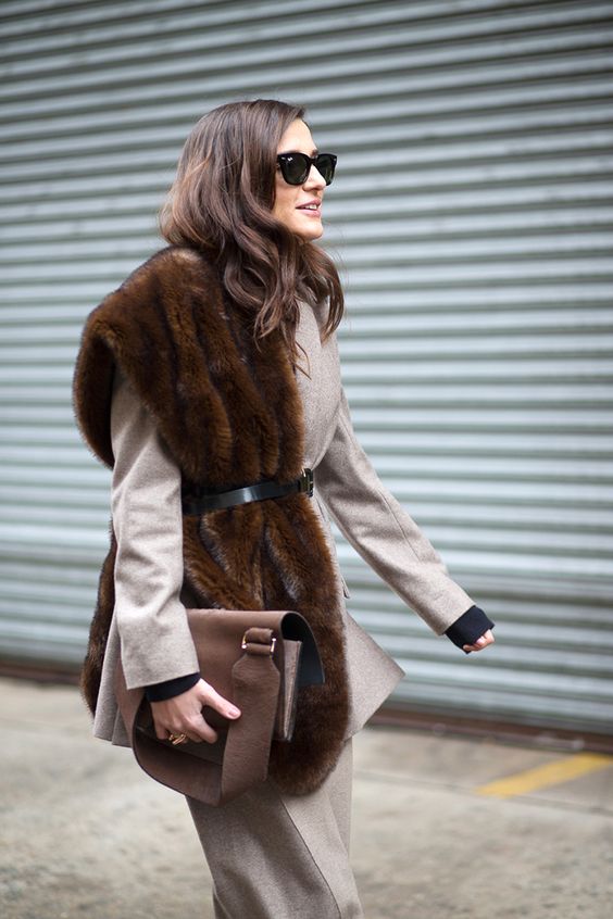 14 Chic Ways to Wear Faux Fur Scarf: Trendy Winter Accessory .