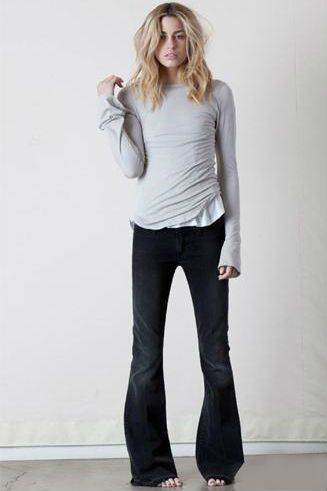 10 Super Chic Ways to Wear Flare Jeans | Flare jeans outfit, Flare .