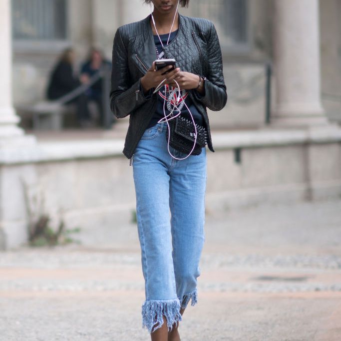 How to Wear the Frayed Raw Hem Jeans Tre