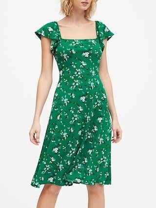 5 Tips for How to Wear Green - Carrie Colbert in 2020 | Satin midi .