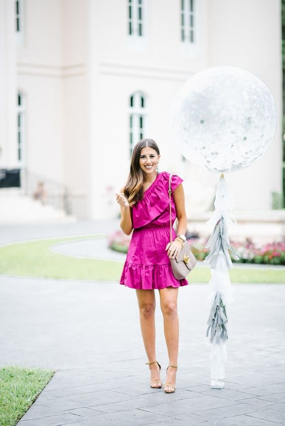How to accessorize a hot pink dress - Quo