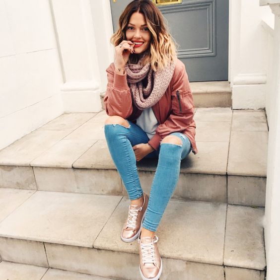 20 Style Tips On How To Wear Metallic Gold Shoes | Gold sneakers .