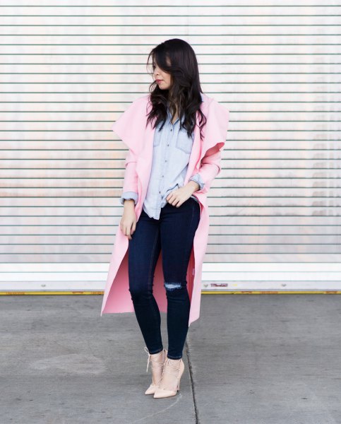 Ivory longline blazer with a light blue chambray shirt and blushing pink heels