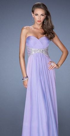 Maxi dress made of lavender silk and tulle with sequin details