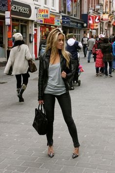 Leather jacket with a gray top with a scoop neckline and skinny jeans