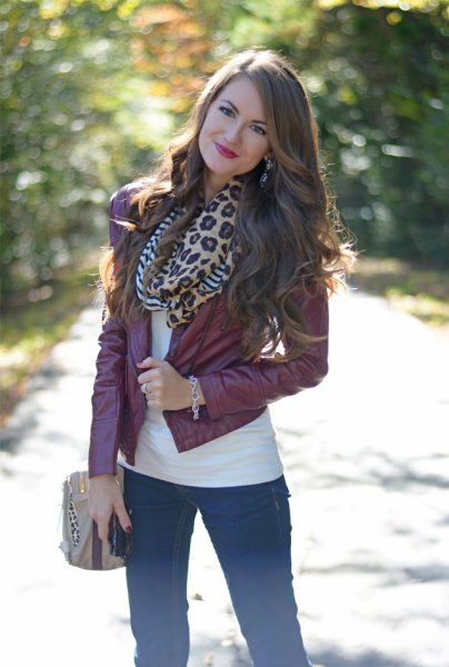 Leather jacket with a leopard print scarf and skinny jeans