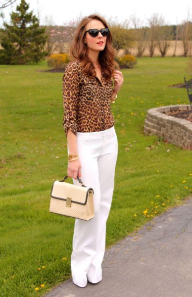 white chinos with wide legs and leopard print