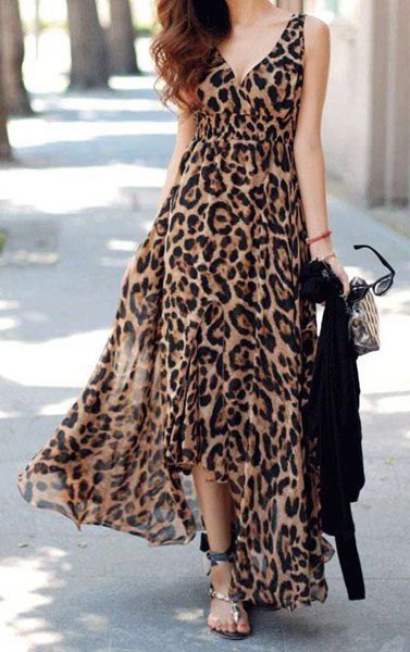 Deep maxi dress with leopard print and deep V-neck