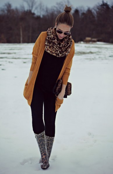 Knee-high rain boots with leopard print and light green cardigan