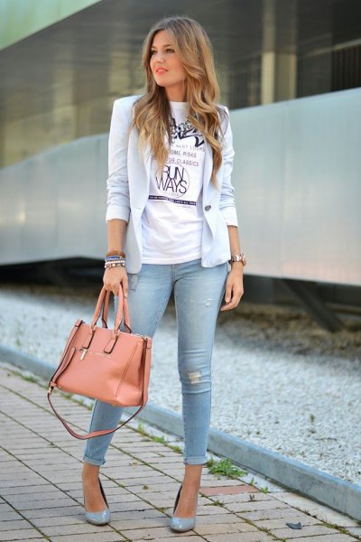 Light blue blazer with white printed T-shirt and skinny jeans with cuffs