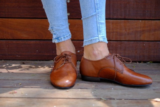light blue jeans with brown leather oxford shoes
