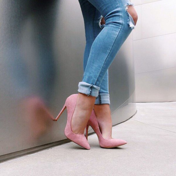 Light blue skinny jeans with cuffs and blushing pink ballerinas