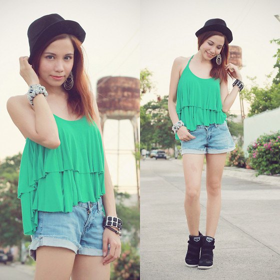 Light green ruffle tank top with scoop neckline and denim mini shorts