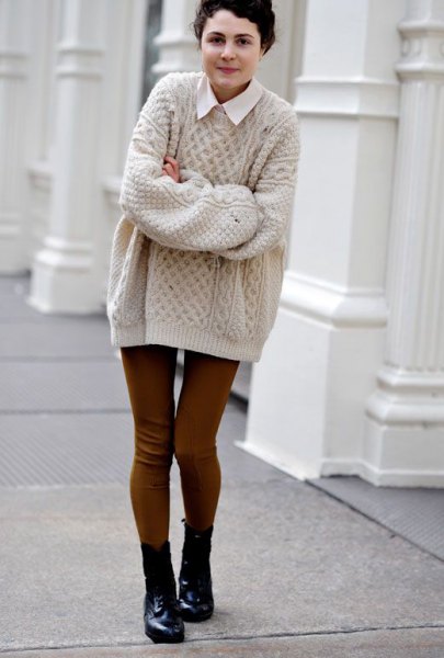 Light gray, oversized, coarsely knitted sweater with a white collar shirt
