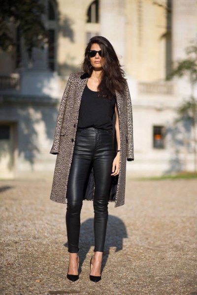 Long-liner coat with black and white leopard print and high-waisted leggings