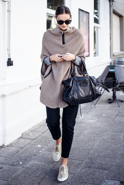 Longline cape sweater with zipper and black, cropped jeans