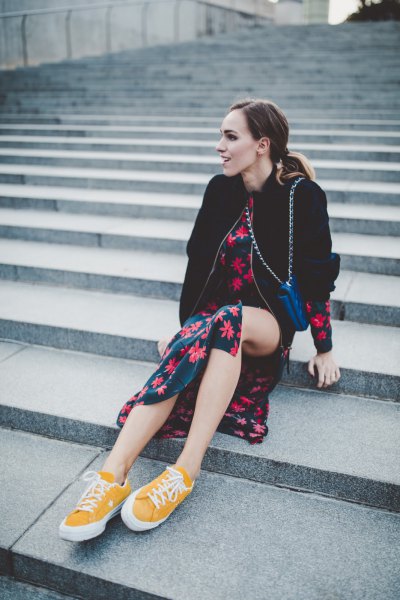 Low-top sneakers with black and red midi skirt with a floral pattern
