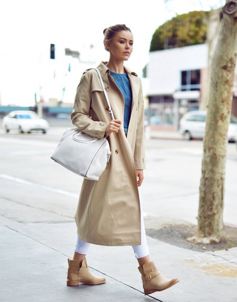 Maxi beige trench coat with chambray blouse