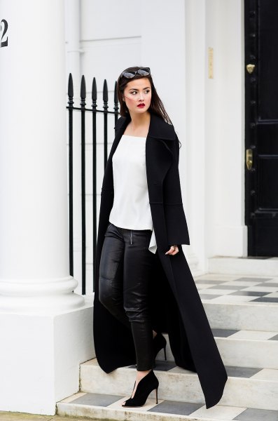 Maxi coat with a white chiffon top with a square neck and leather gaiters