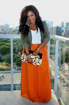 Maxi skirt with gray blazer with cuffs
