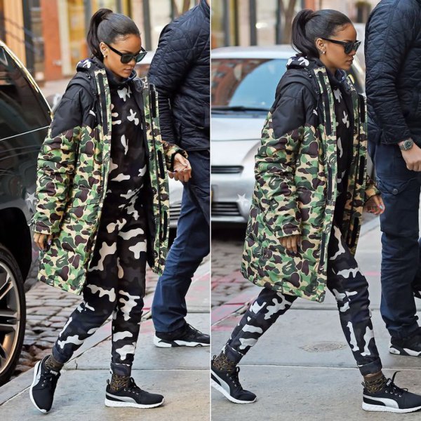 Midi camo jacket with matching pants and sneakers