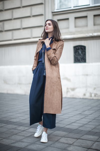 Midi-long gray-brown suede coat with dark blue trousers with wide legs