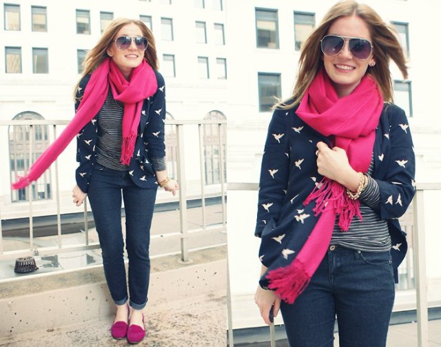 Dark blue jeans in navy blue and pink