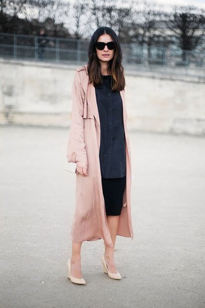 Dark blue shirt dress with buttons, pink trench coat with long lines and blushing heels