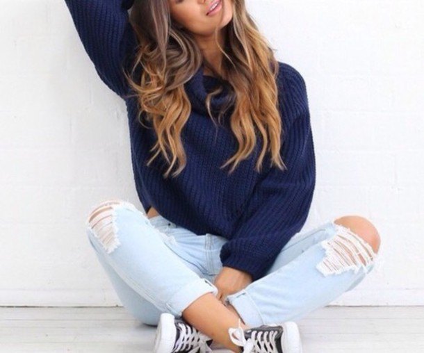 Dark blue, coarsely ribbed sweater with boyfriend jeans