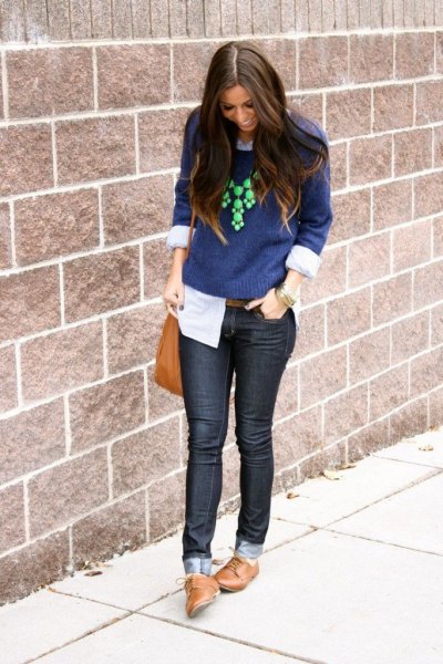 Dark blue knitted sweater with dark skinny jeans