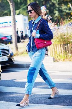Dark blue knitted sweater with patch boyfriend jeans and cap toe shoes