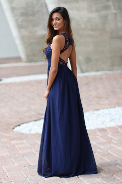 Dark blue, flowing maxi dress with open back and black ballerinas