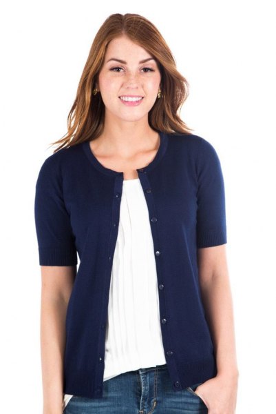 Dark blue short-sleeved cardigan with a white pleated blouse