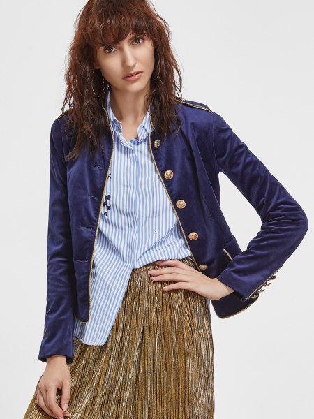 Dark blue sports jacket made of velvet with a striped shirt and pleated skirt
