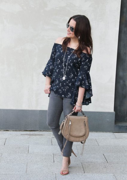 Dark blue skinny jeans with a floral blouse