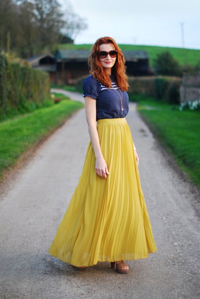 Navy short-sleeved blouse with lemon yellow maxi pleated skirt