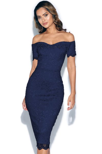 Strapless, heart-shaped, figure-hugging dress with neckline