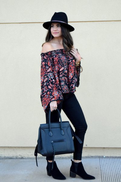 Off-the-shoulder blouse with a floral pattern and a handbag made from fake jeans
