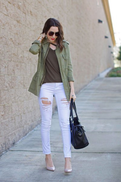 Olive-colored leisure jacket with a green V-neckline and white skinny jeans