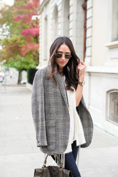 Oversize tweed blazer white cardigan jeans outfit