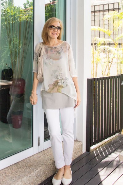 Light pink chiffon blouse with a floral pattern and white slim fit jeans