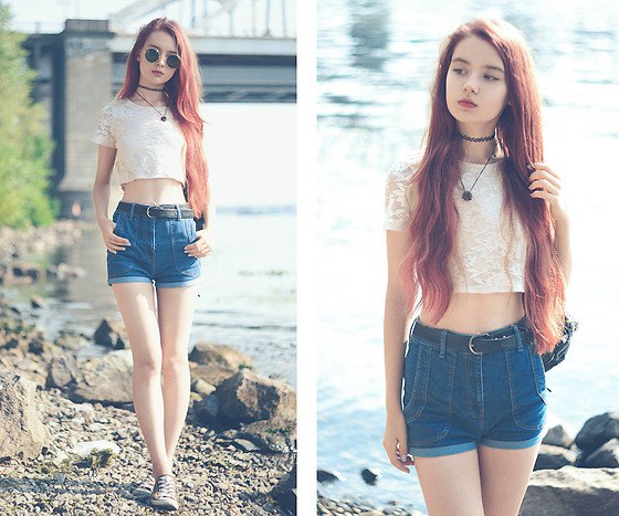 Short t-shirt with light pink lace and blue high-waisted denim shorts