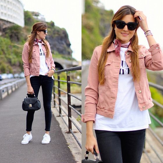 pink denim jacket with white printed t-shirt and black skinny jeans