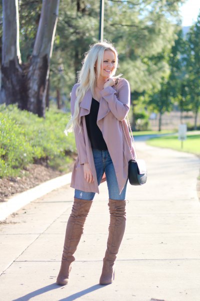 pink trench coat with blue skinny jeans and overknee boots