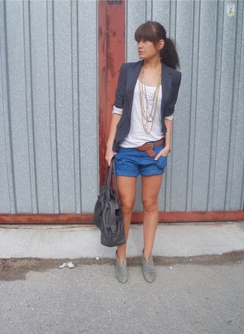 casual casual blazer with half sleeves and blue mini shorts