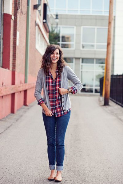 red and dark blue checked boyfriend shirt with gray cardigan and skinny jeans