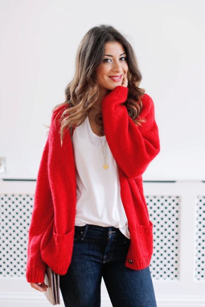 red, chunky cardigan sweater with white t-shirt with scoop neck and dark blue skinny jeans